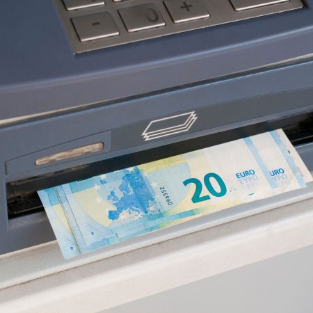 Kako hitro zaslužiti denar: realni načini brez nategov (2026)