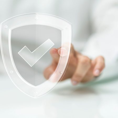 Kako varno iskati zaslužek na internetu: ključna pravila in tveganja (2026)