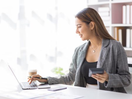Zaslužek na internetu in zakonodaja v Sloveniji (2026)