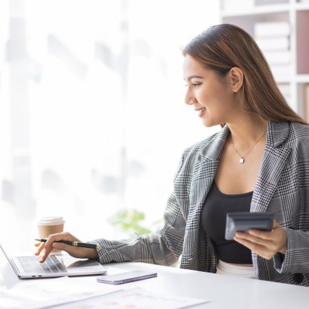 Zaslužek na internetu in zakonodaja v Sloveniji (2026)